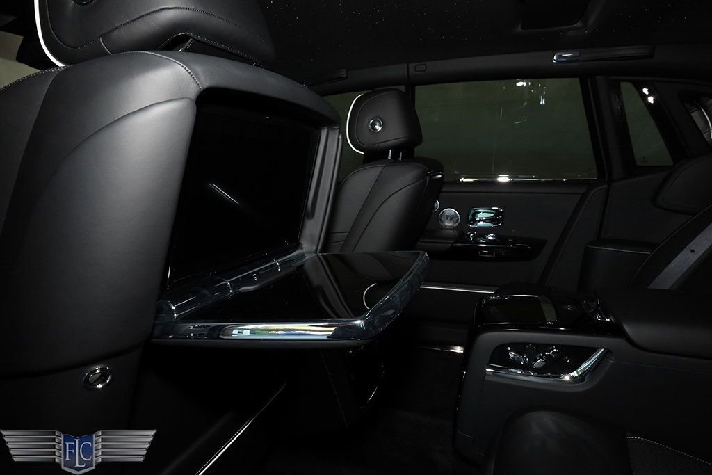 Used 2022 Rolls-Royce Phantom Sedan image 23