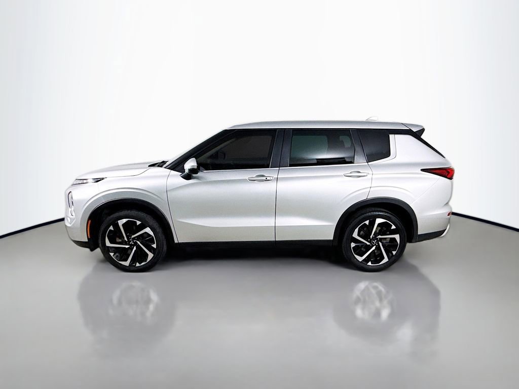 Used 2023 Mitsubishi Outlander SE FWD image 4