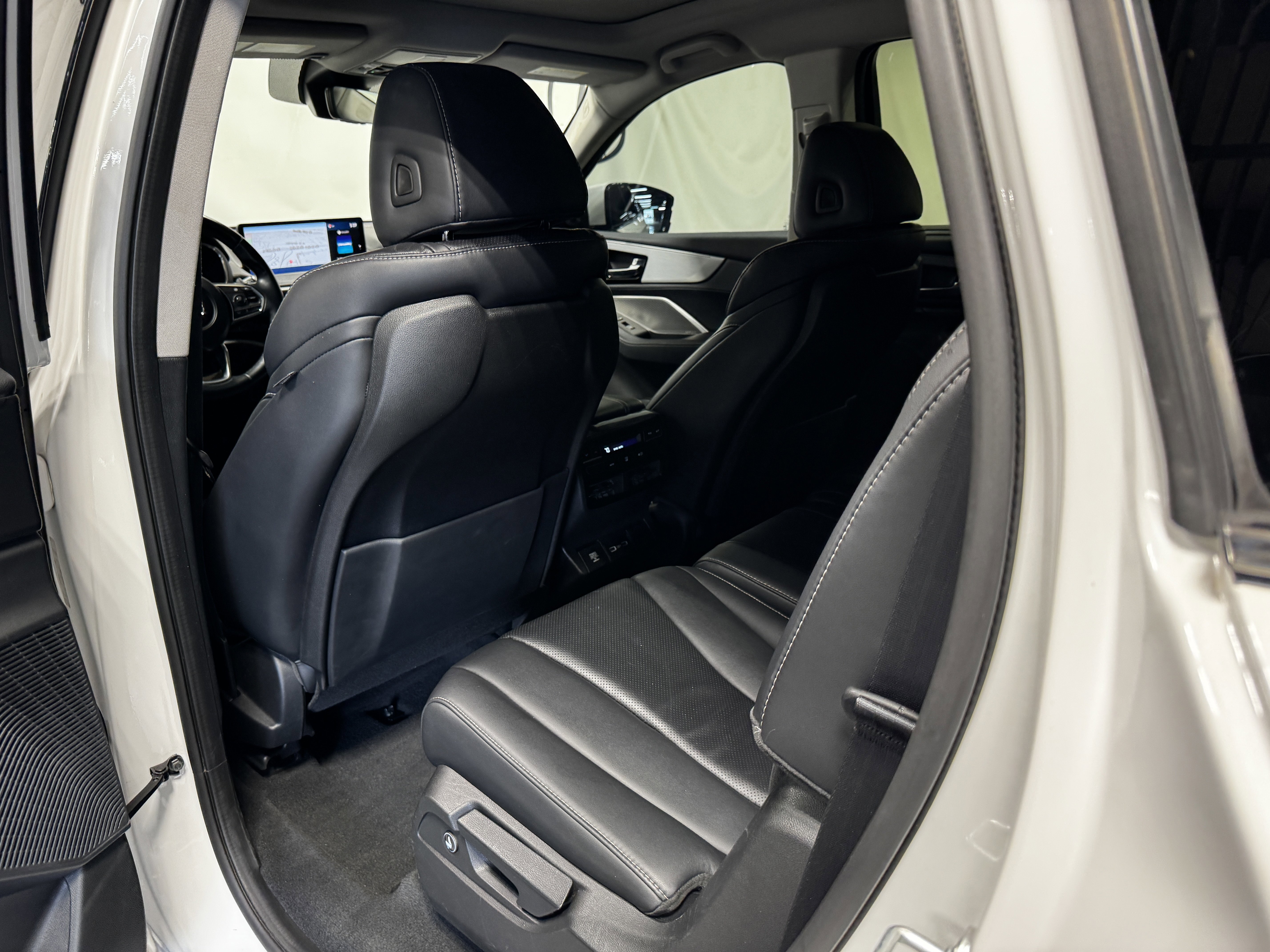 Certified 2023 Acura MDX FWD w/ Technology Package image 11