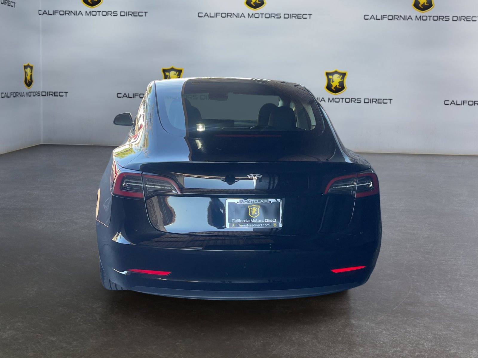 Used 2023 Tesla Model 3 Standard Range image 4