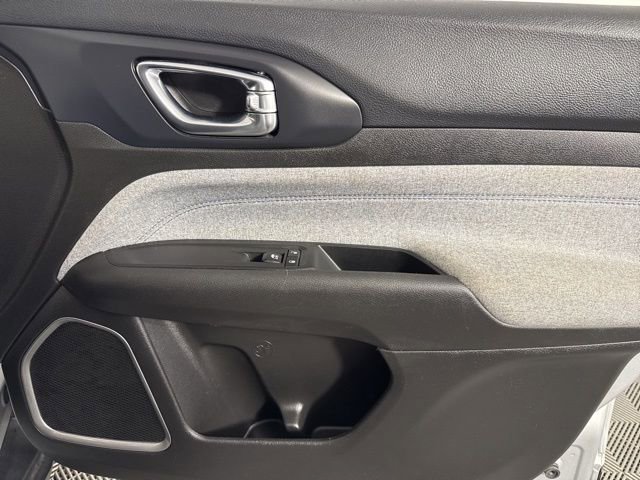 Used 2024 Jeep Compass Latitude image 23