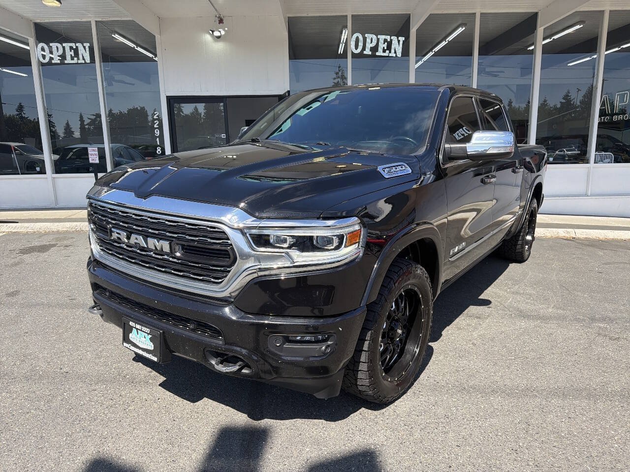 Used 2022 RAM 1500 Limited AWD/4WD image 1