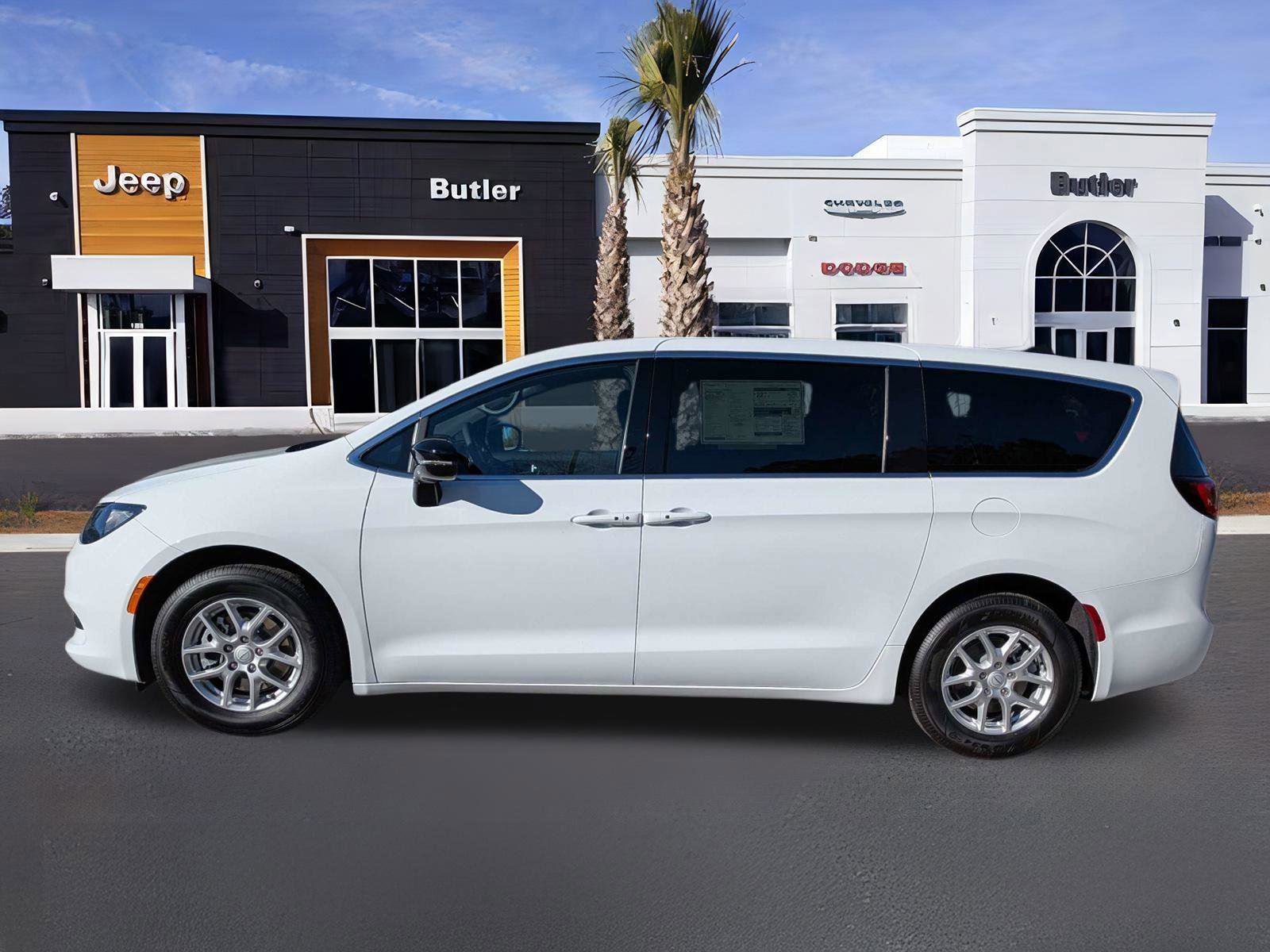 New 2026 Chrysler Voyager LX image 3