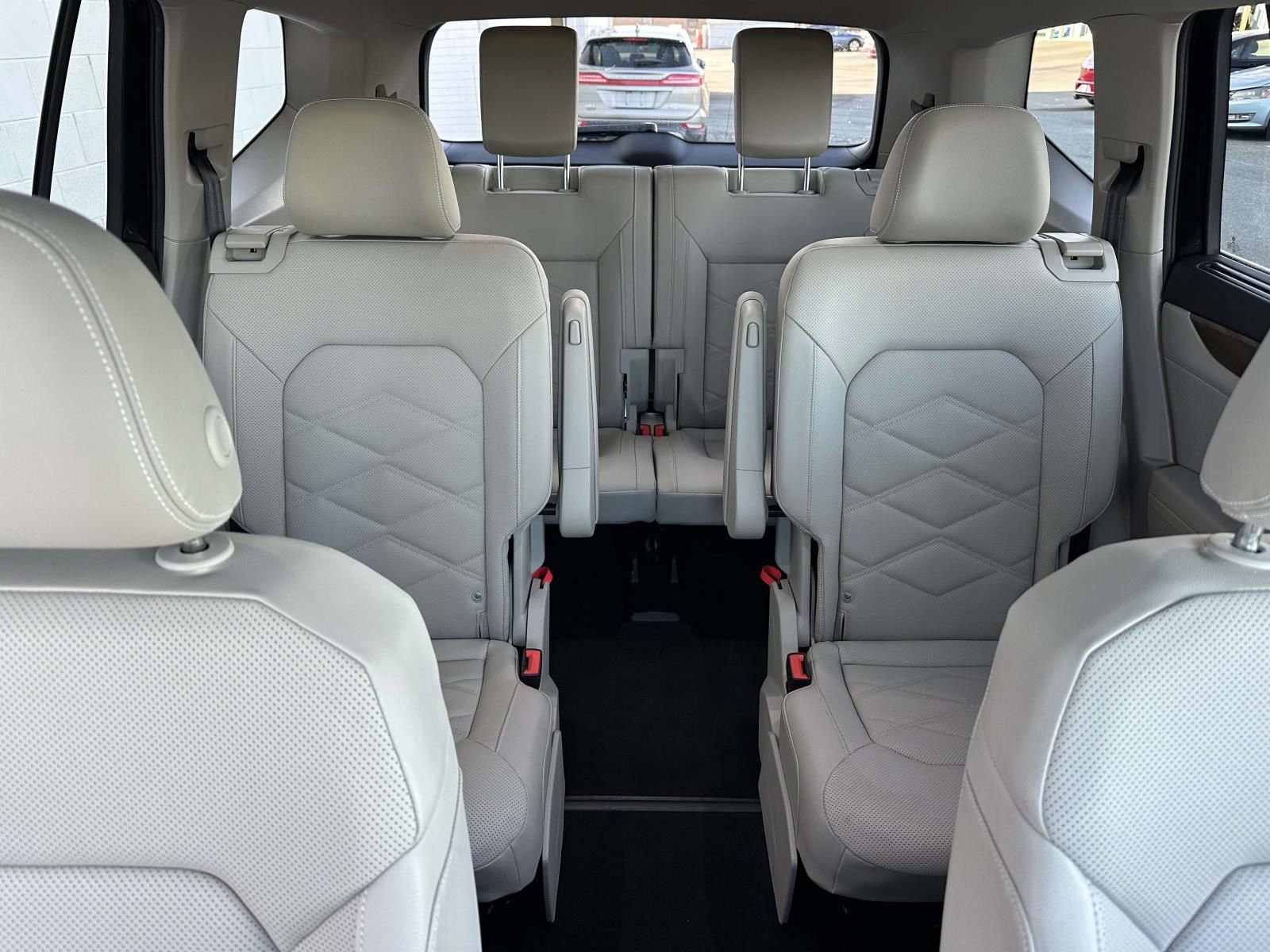 Used 2024 Volkswagen Atlas SE image 14