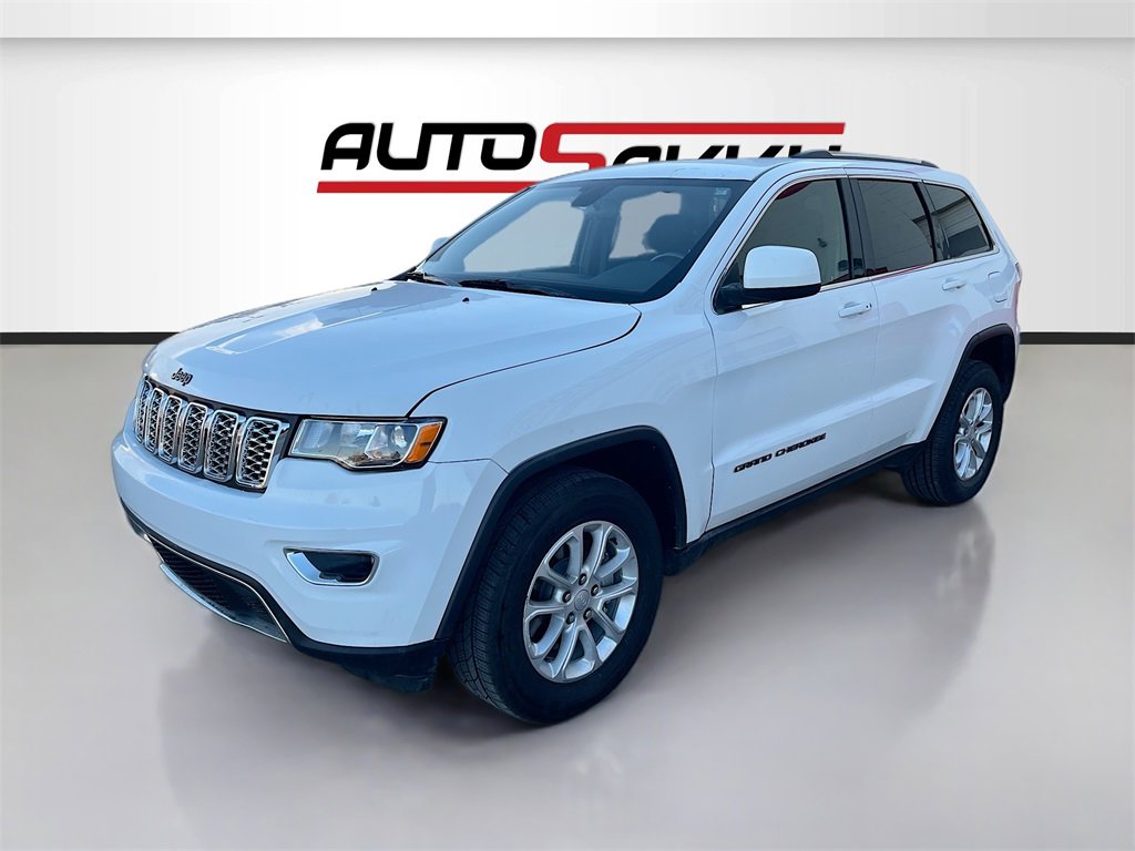 Used 2021 Jeep Grand Cherokee Laredo image 3