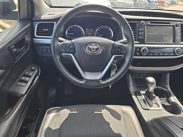 Used 2017 Toyota Highlander Plus AWD/4WD image 14