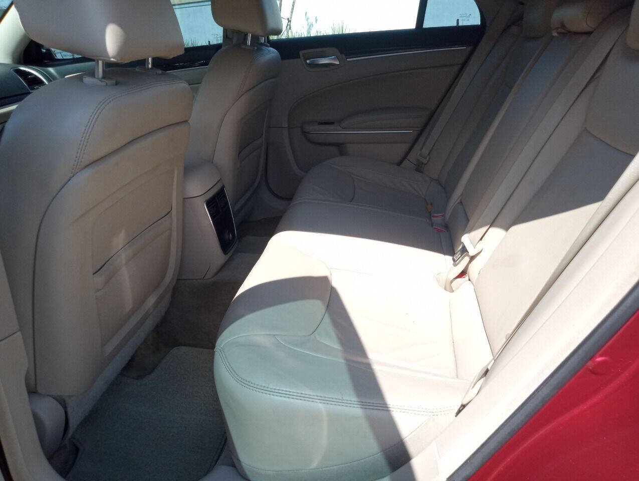 Used 2013 Chrysler 300 RWD image 17