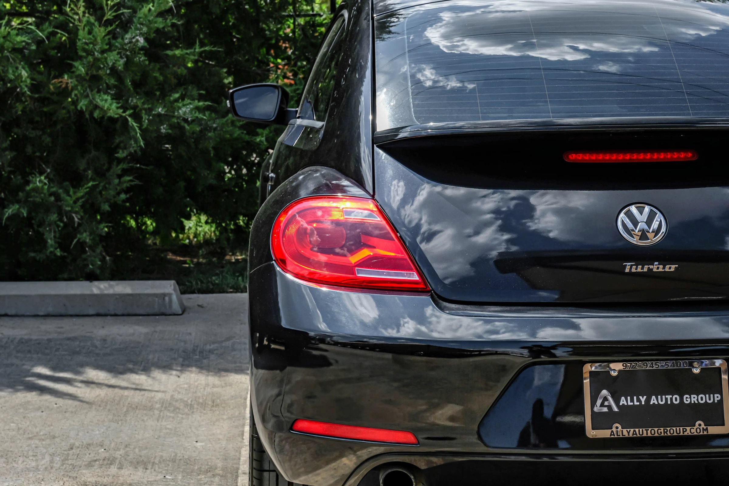 Used 2012 Volkswagen Beetle 2.0T FWD image 43