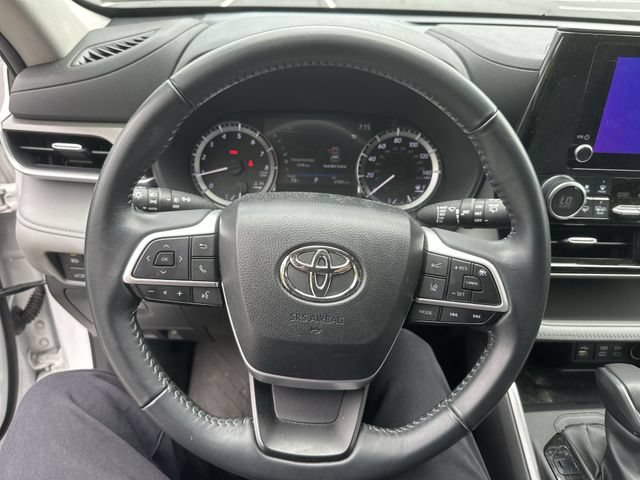 Used 2023 Toyota Highlander LE FWD image 13