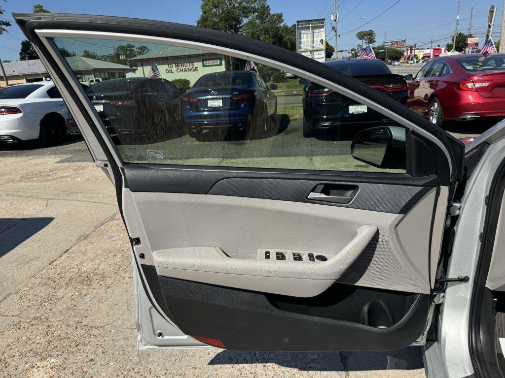 Used 2019 Hyundai Sonata SE FWD image 12