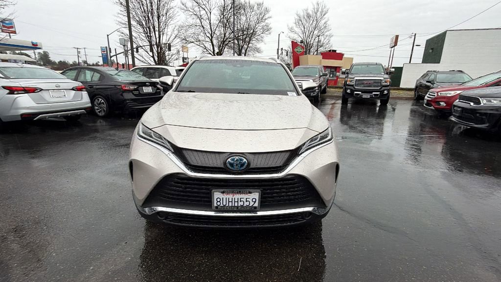 Used 2021 Toyota Venza XLE w/ Carpet Mat Package (TMS) image 8