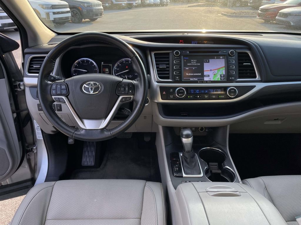 Used 2017 Toyota Highlander Limited image 5