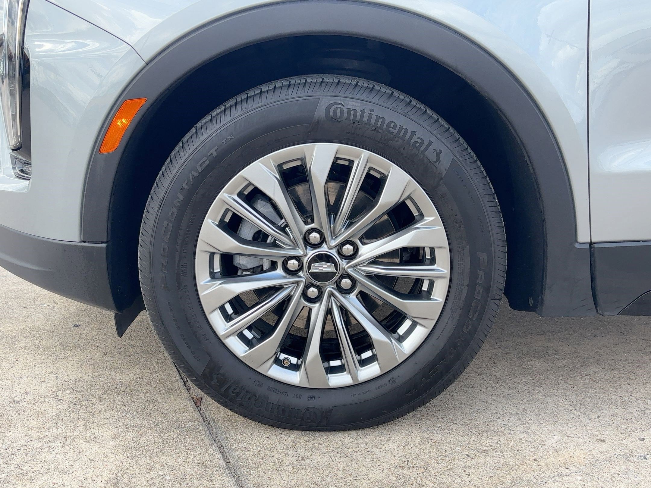 Used 2025 Cadillac XT4 Premium Luxury image 12