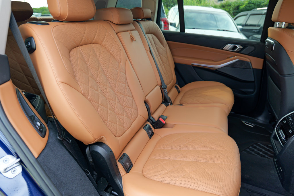 Used 2024 BMW X7 xDrive40i w/ Premium Package AWD/4WD image 34