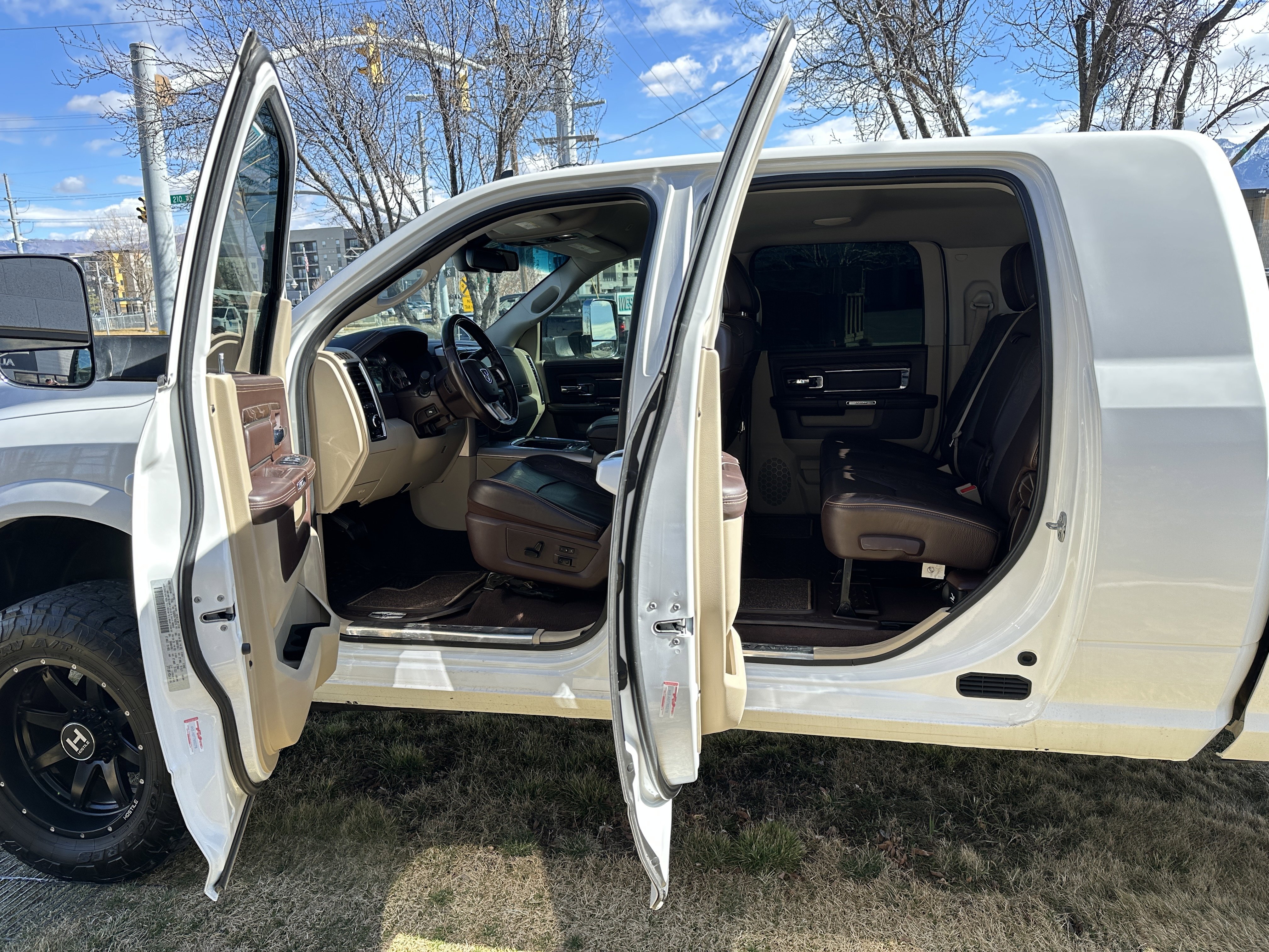 Used 2017 RAM 3500 Laramie Longhorn w/ Convenience Group image 32