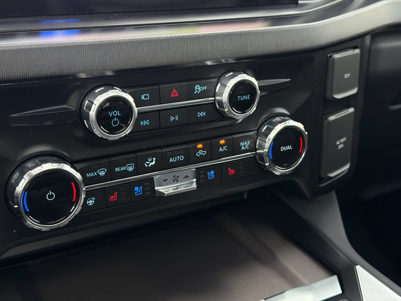 New 2026 Ford F350 Platinum AWD/4WD image 32