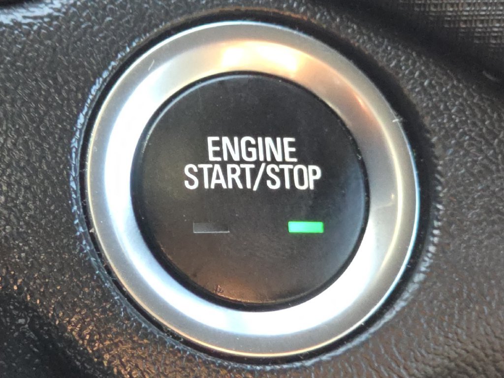 Used 2023 Chevrolet Equinox RS FWD image 32