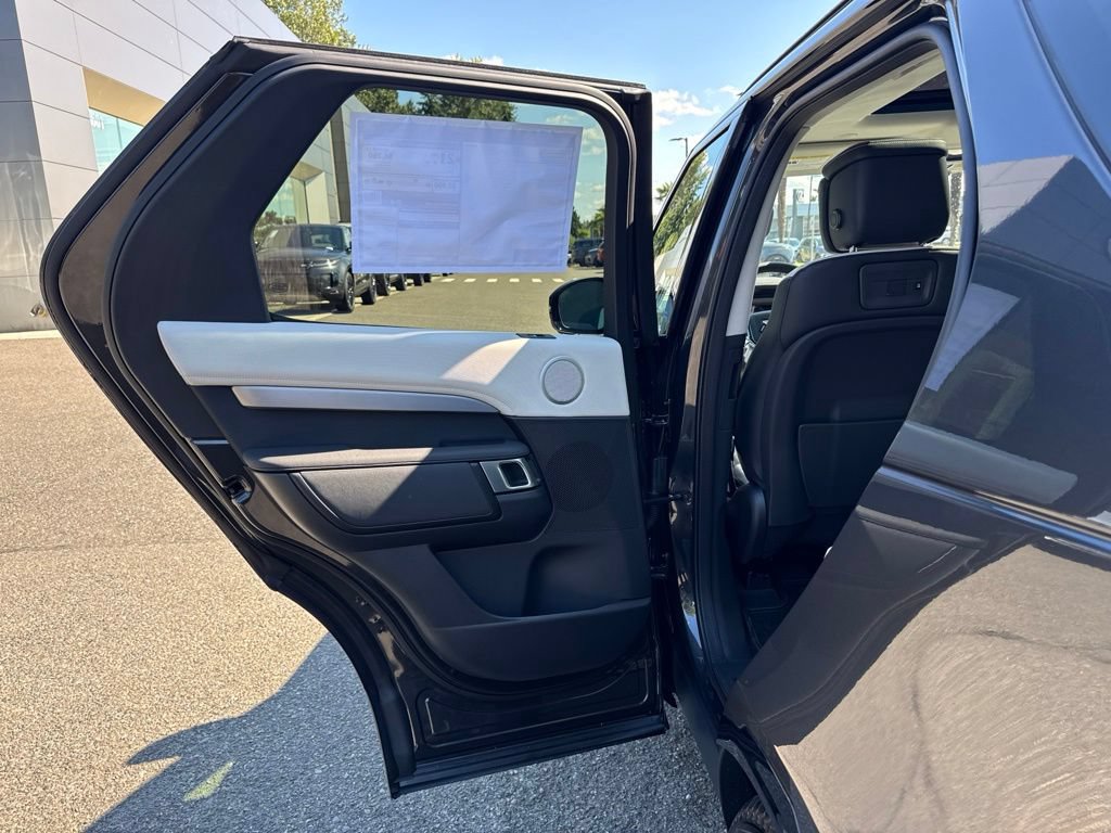 New 2026 Land Rover Discovery Dynamic SE AWD/4WD image 15