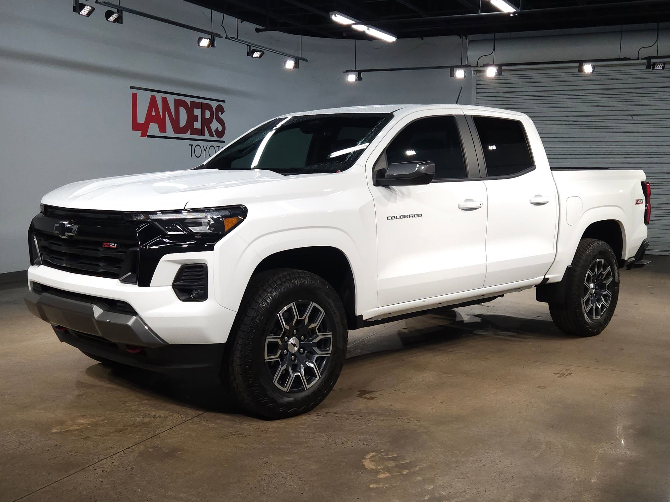 Used 2025 Chevrolet Colorado Z71 image 3