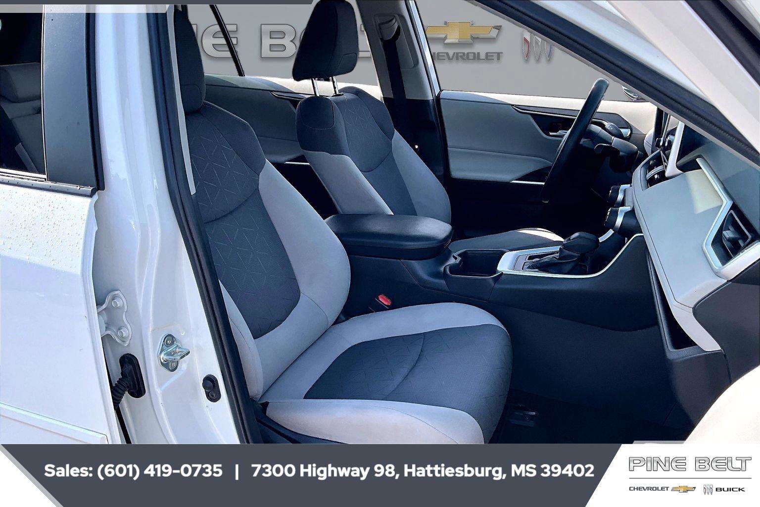 Used 2023 Toyota RAV4 XLE w/ Convenience Package FWD image 6