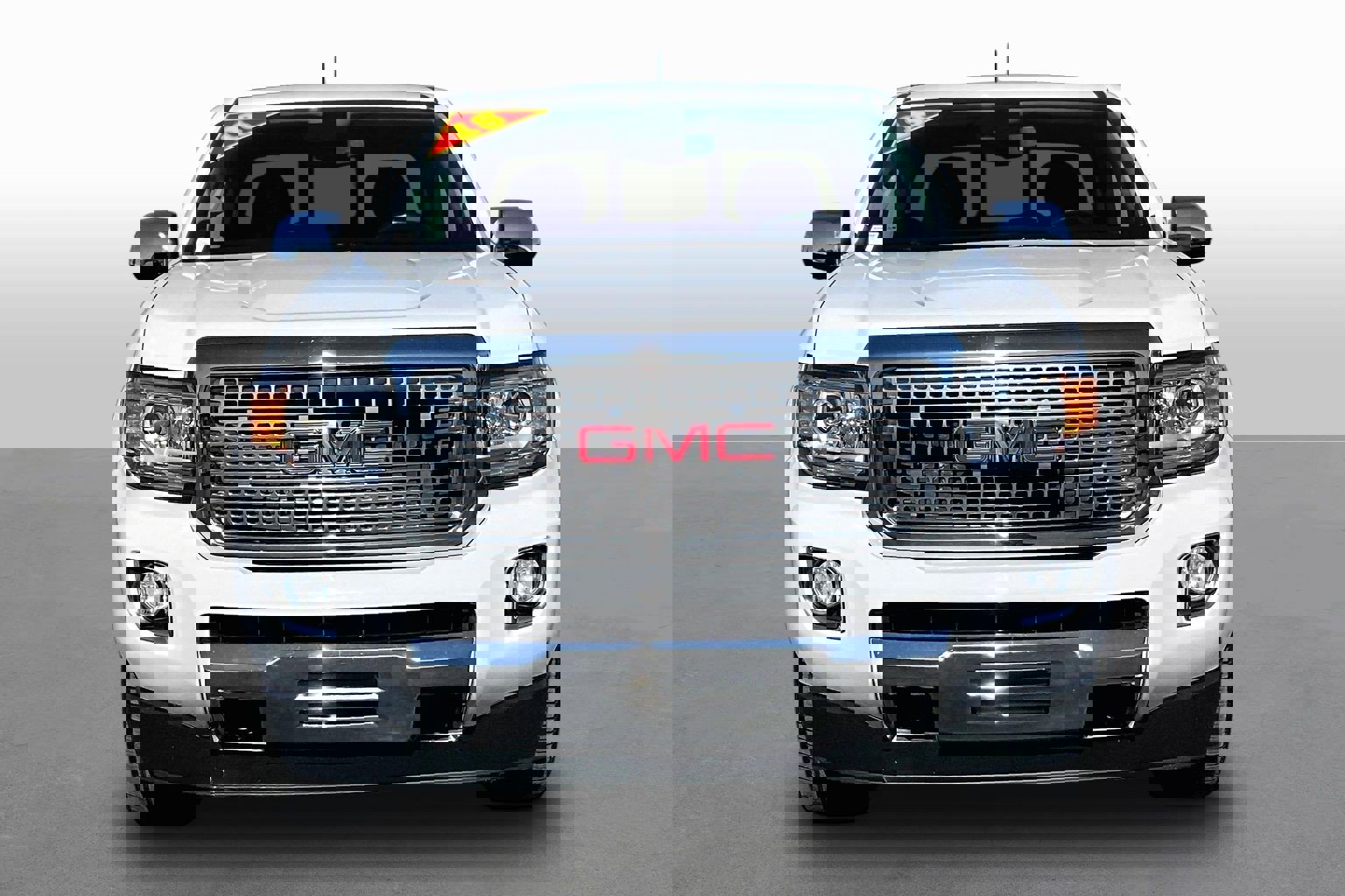 Used 2018 GMC Canyon Denali image 3