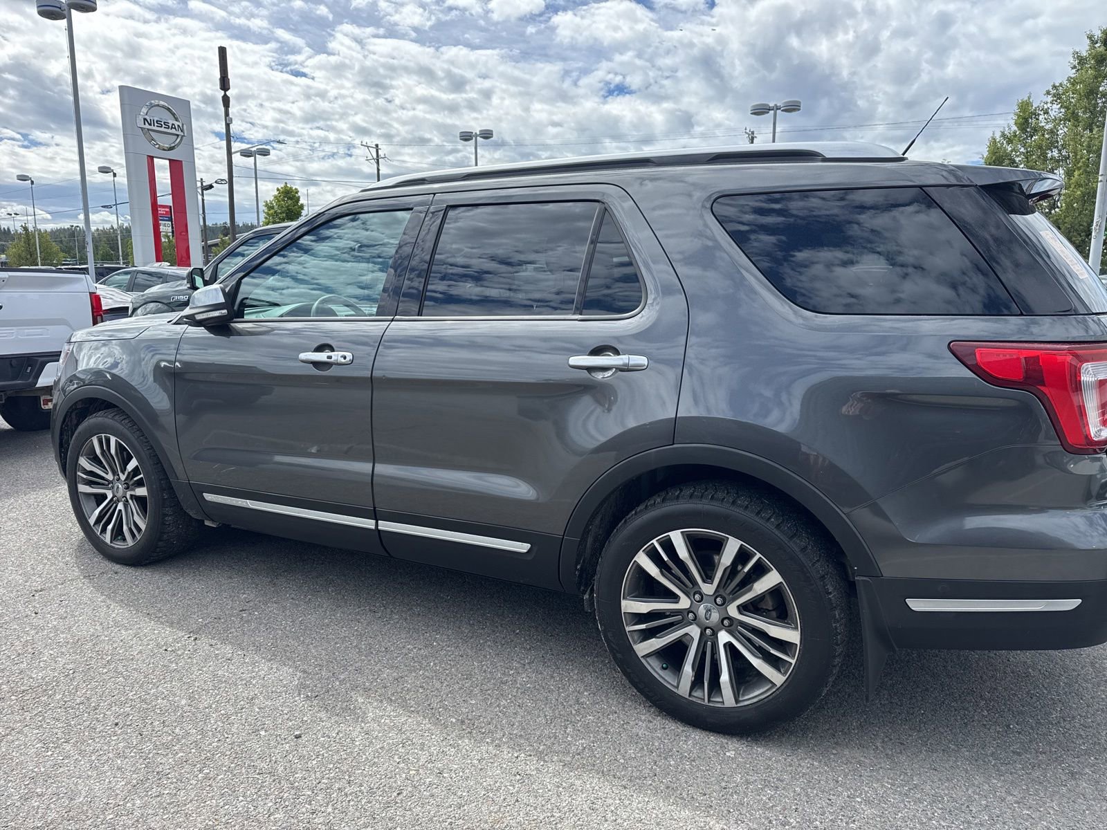 Used 2018 Ford Explorer Platinum AWD/4WD image 9