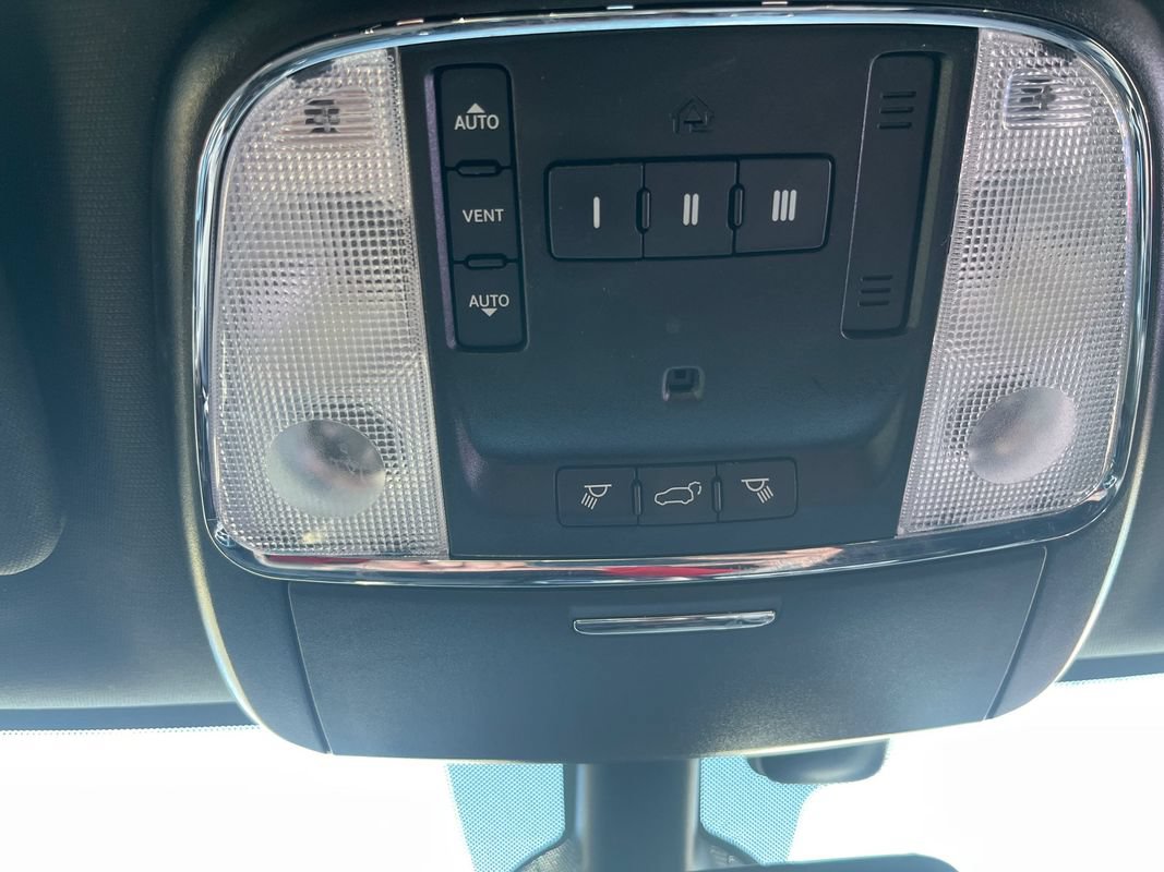 Used 2020 Jeep Grand Cherokee Limited AWD/4WD image 14