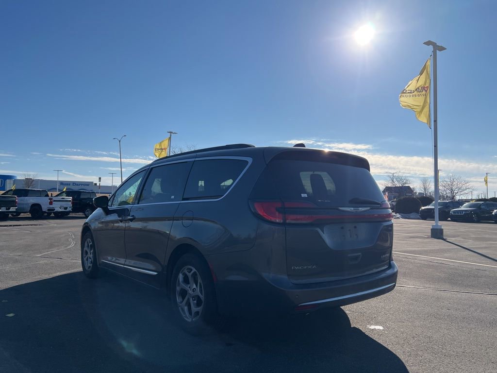 Used 2023 Chrysler Pacifica Limited image 5