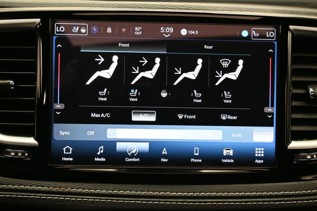 Used 2025 Chrysler Pacifica Limited FWD image 26