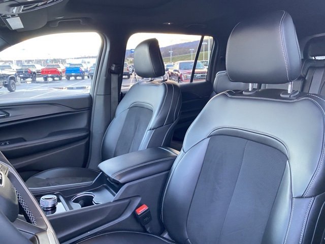 Used 2023 Jeep Grand Cherokee L Altitude image 14