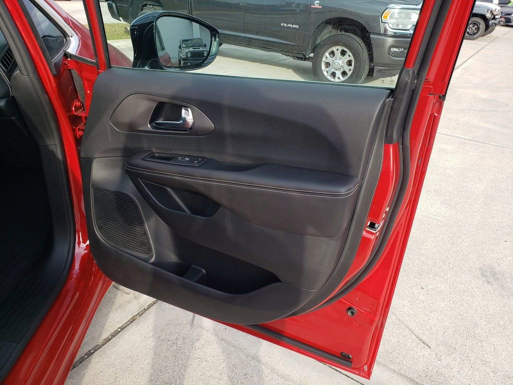 New 2026 Chrysler Pacifica Select image 14