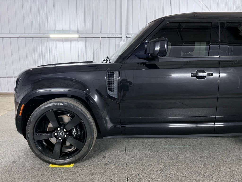 Used 2023 Land Rover Defender 110 V8 AWD/4WD image 15