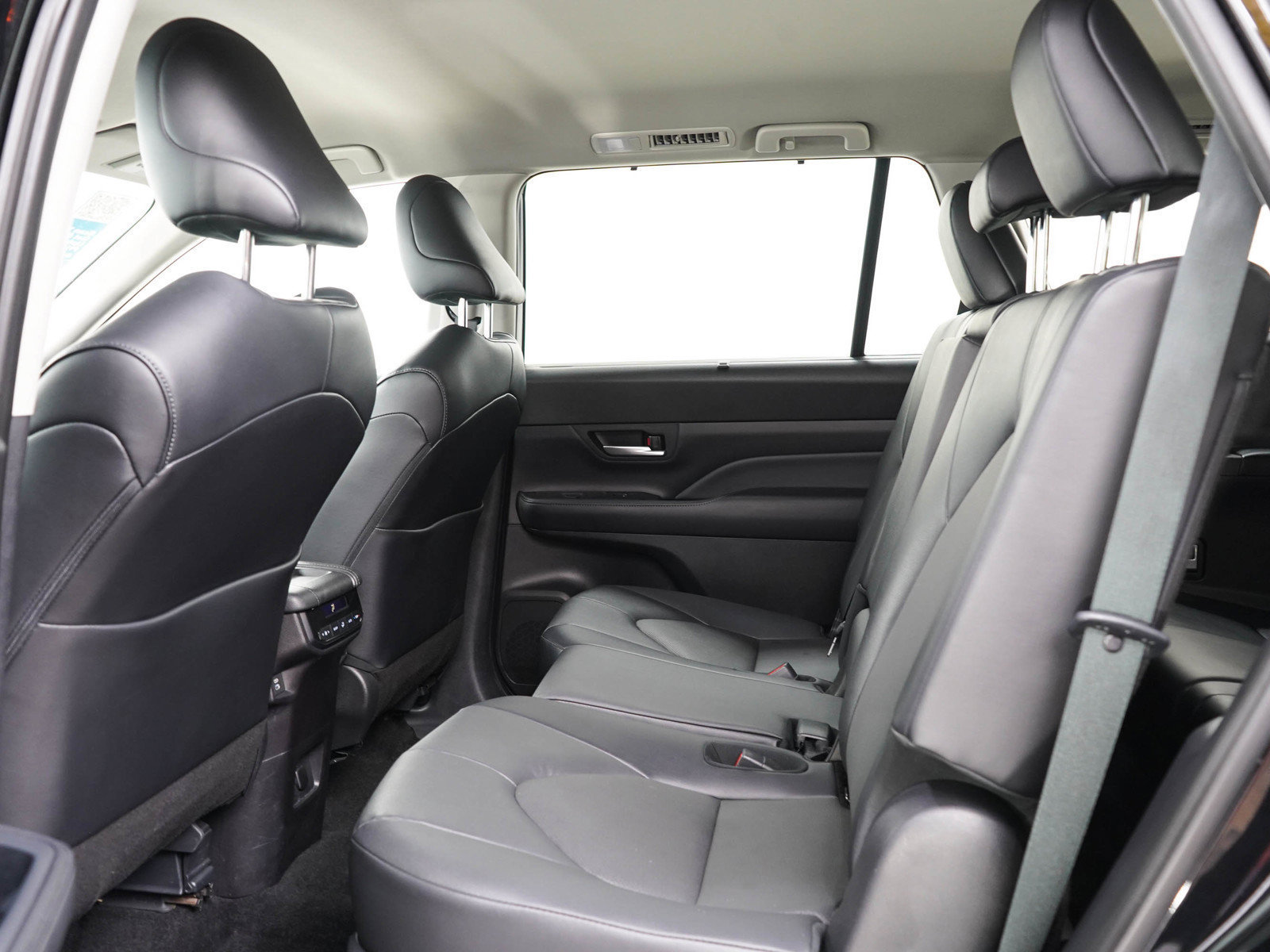 Used 2025 Toyota Grand Highlander AWD image 18