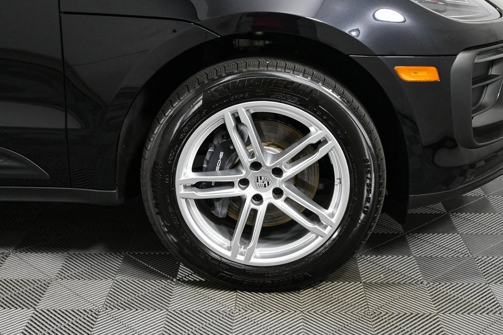 Used 2025 Porsche Macan image 40