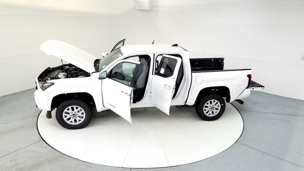 Certified 2025 Toyota Tacoma SR5 AWD/4WD image 18