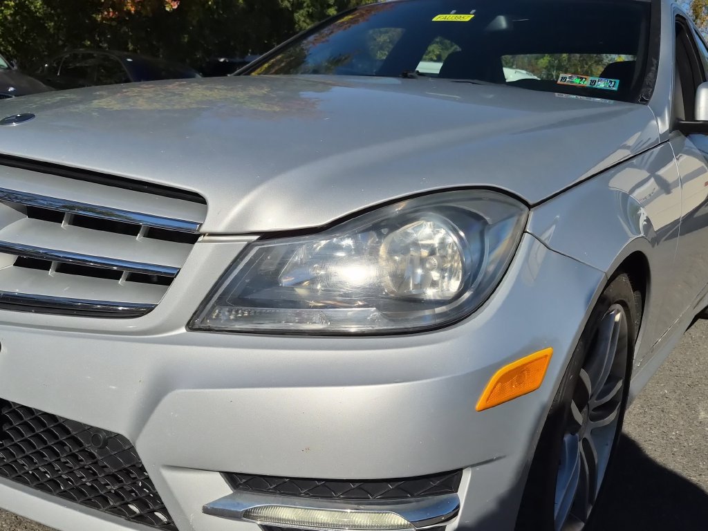 Used 2012 Mercedes-Benz C 300 4MATIC Sedan image 4