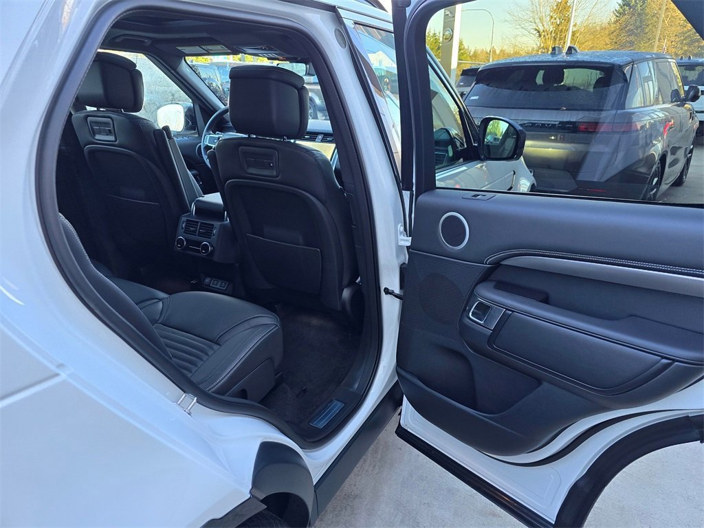 New 2025 Land Rover Discovery Metropolitan Edition image 30