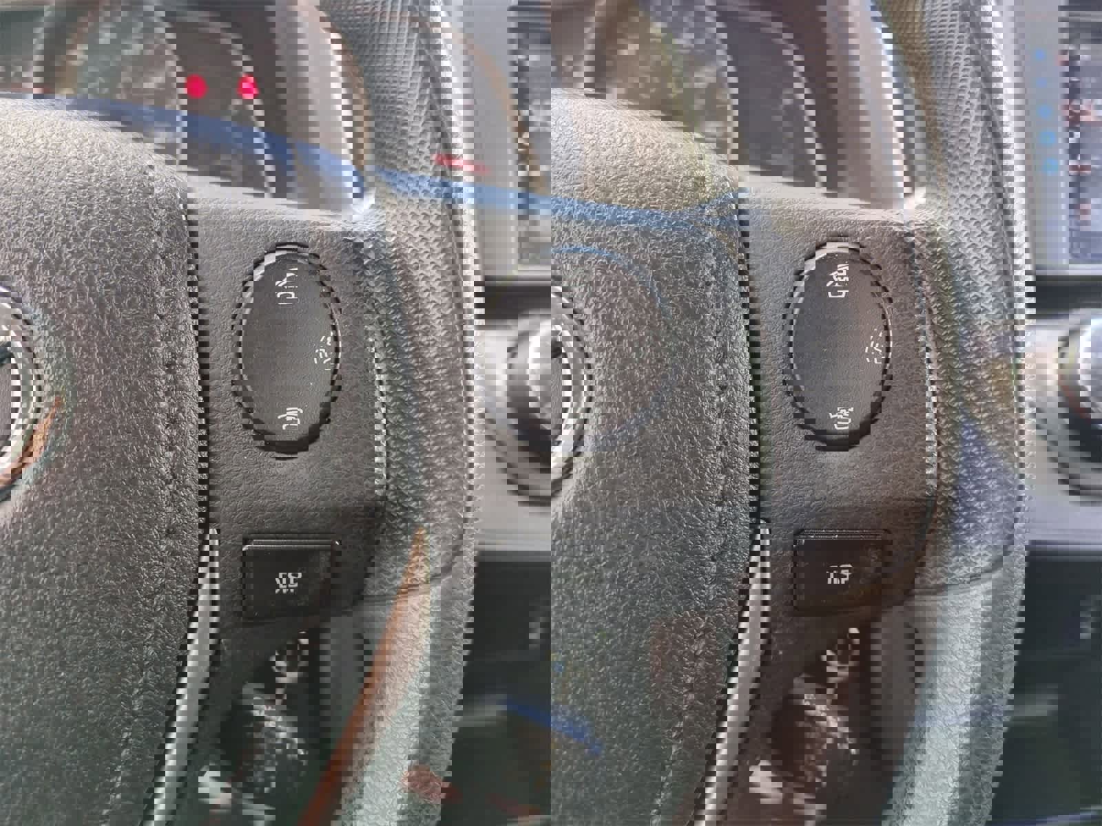 Used 2015 Toyota RAV4 LE image 23