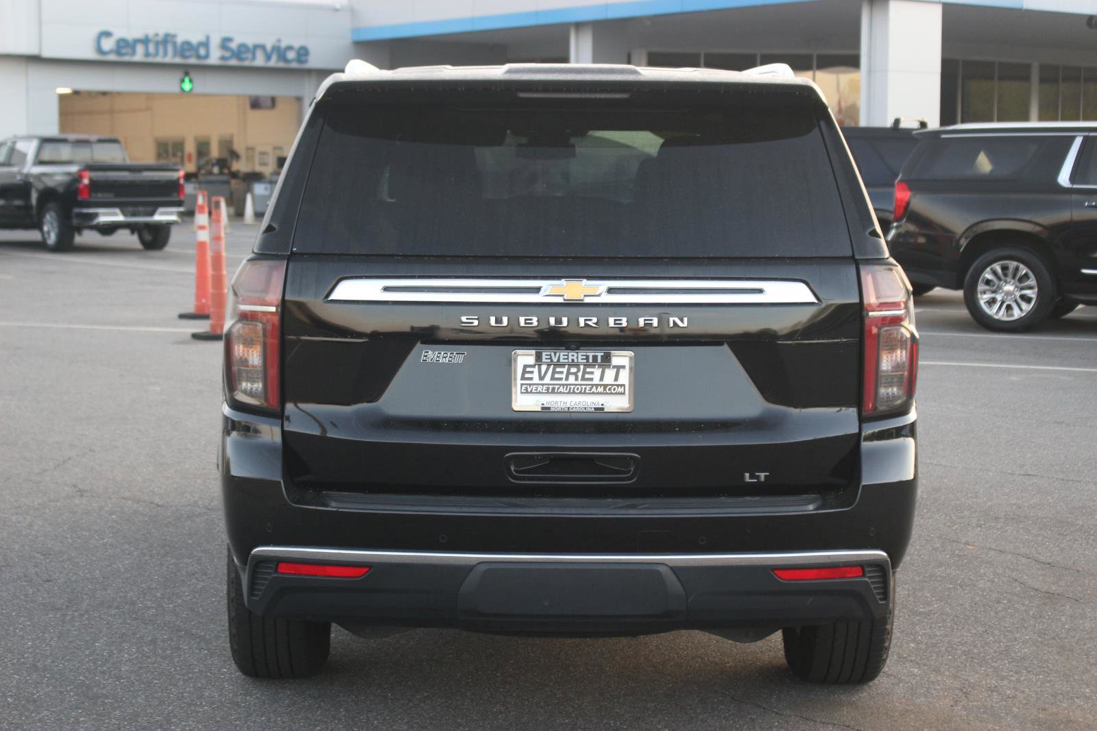 Used 2023 Chevrolet Suburban LT image 6
