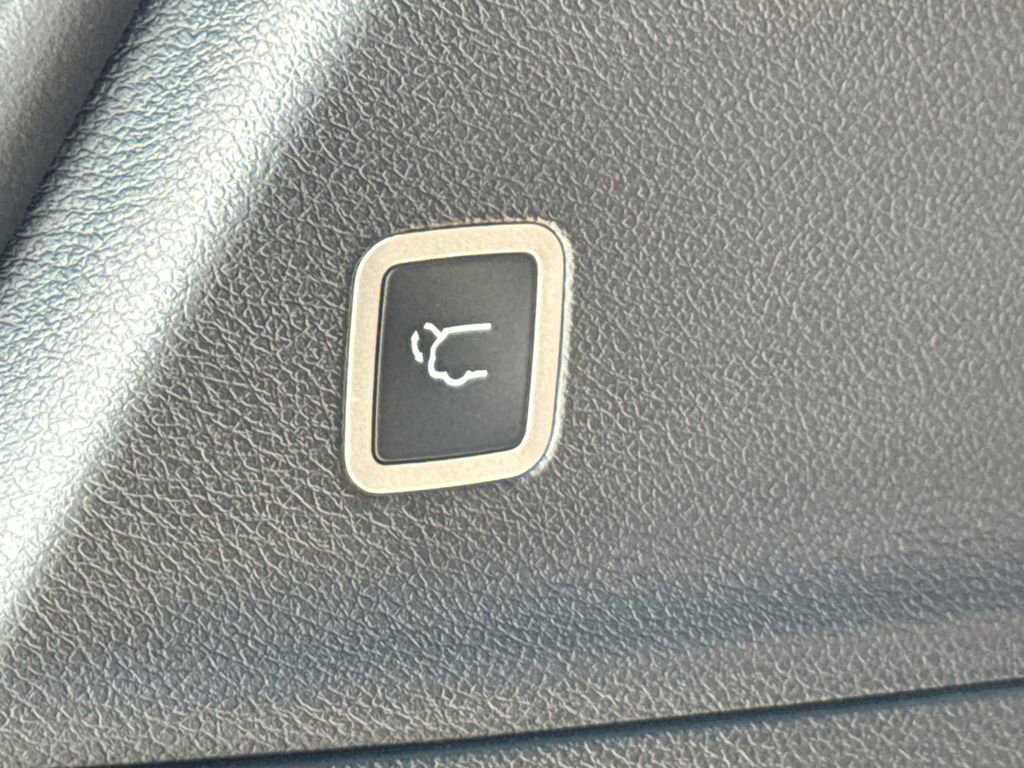 New 2026 Chrysler Pacifica Pinnacle image 18