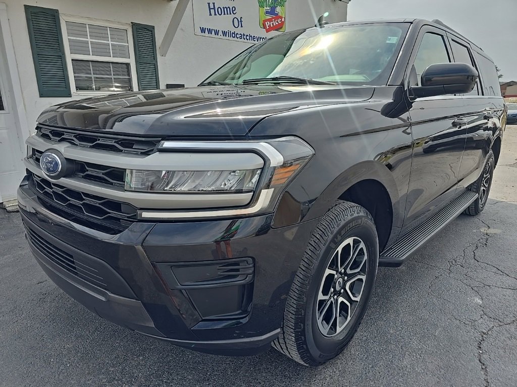 Used 2024 Ford Expedition Max XLT image 3