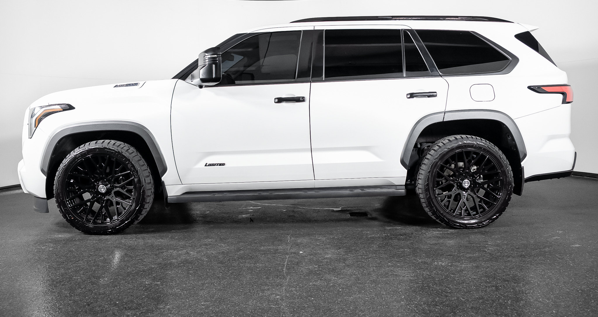 Used 2023 Toyota Sequoia Limited w/ Tow Technology Package RWD image 13