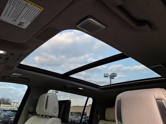 Used 2021 Cadillac Escalade ESV Premium Luxury Platinum image 15