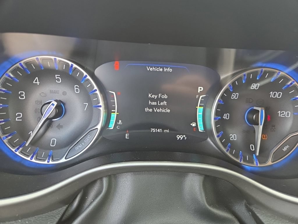 Used 2023 Chrysler Pacifica Touring-L FWD image 44