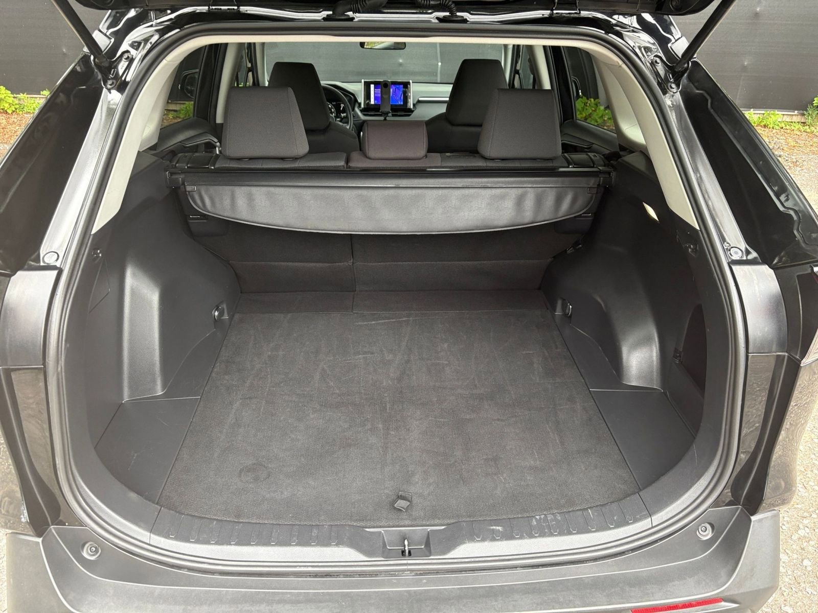 Used 2024 Toyota RAV4 XLE image 29