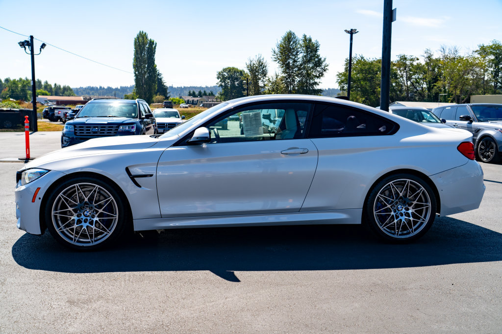 Used 2016 BMW M4 Coupe w/ Competition Package RWD image 11