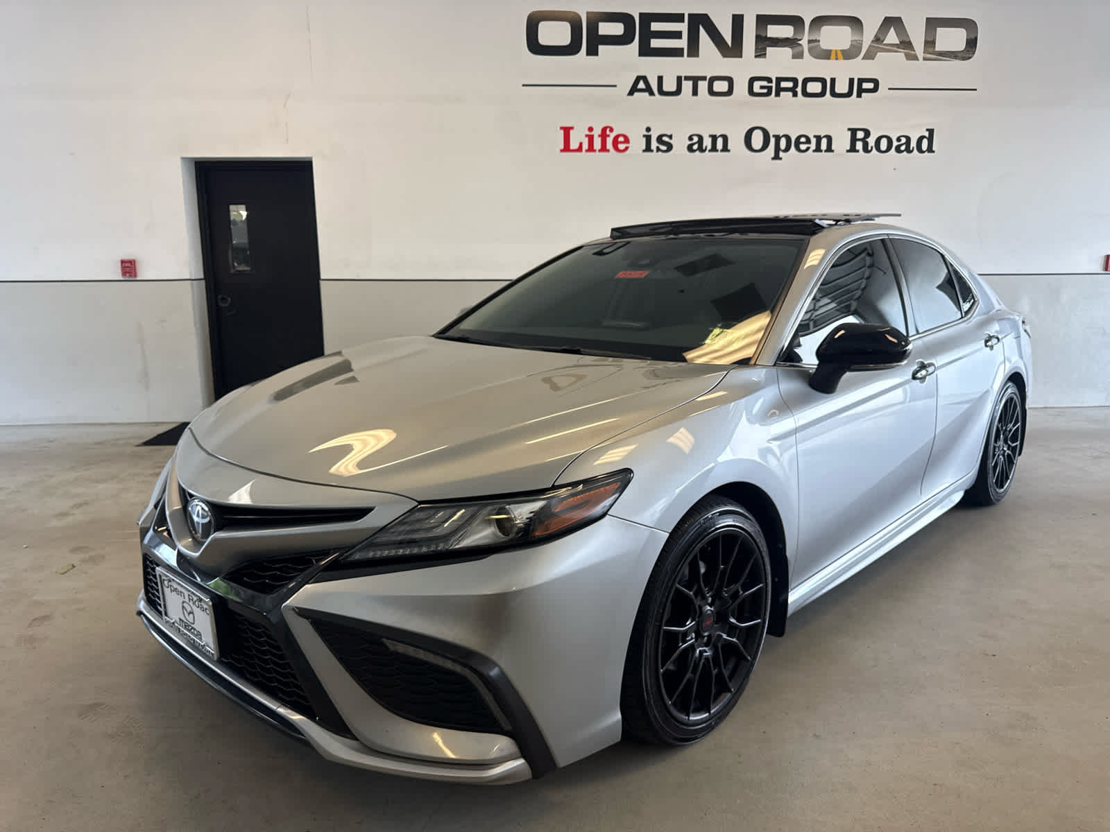 Used 2021 Toyota Camry XSE FWD image 2