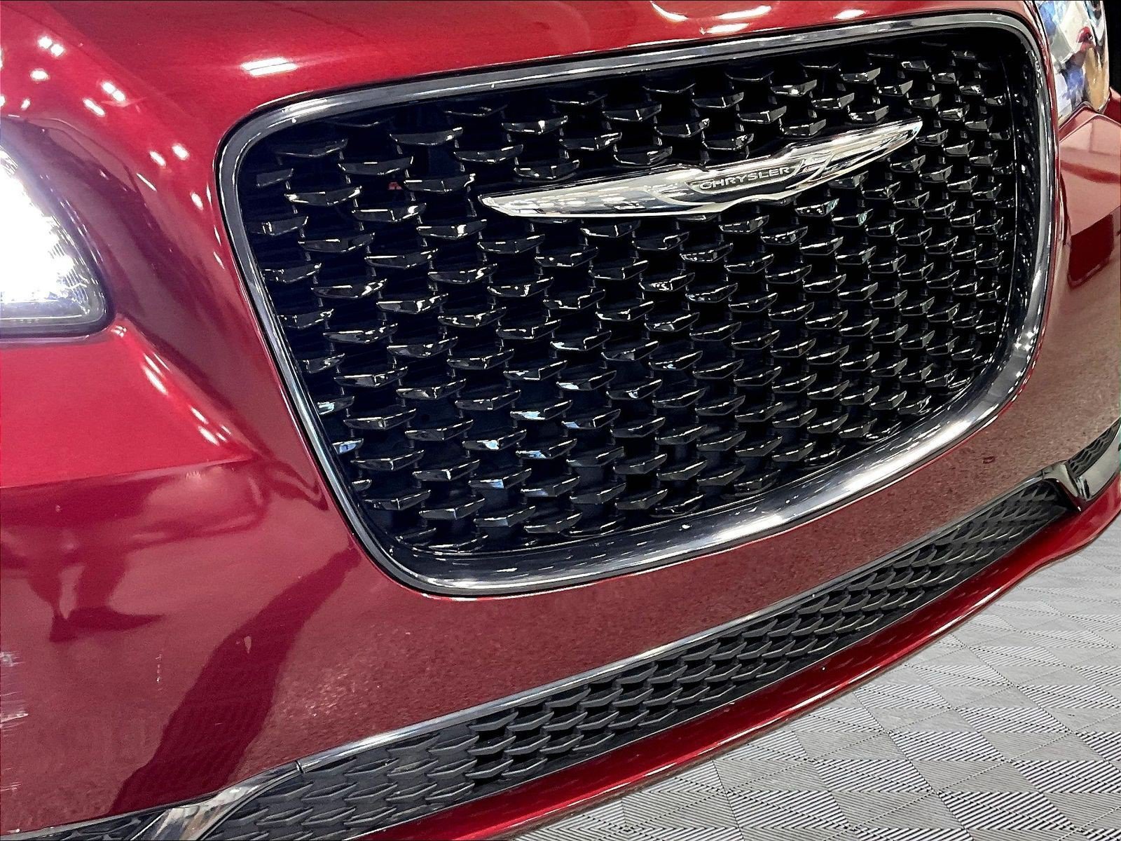 Used 2018 Chrysler 300 Touring w/ Sport Appearance Package RWD image 32