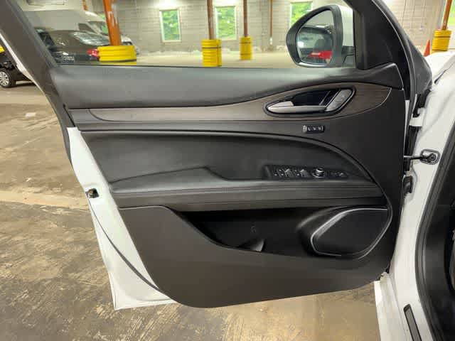 Used 2020 Alfa Romeo Stelvio Ti w/ Active Blind Spot Package AWD/4WD image 29