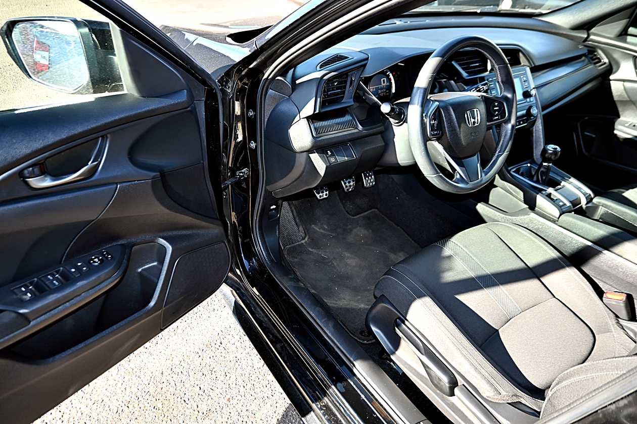 Used 2018 Honda Civic Sport image 17